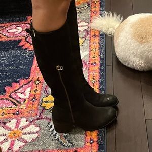 STEVE MADDEN KNEE HIGH BLACK BOOTIES